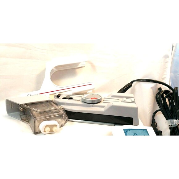 Vintage Oster Travel Iron Spray Mini Iron Dual Voltage 120/240 Orig Box White - Picture 7 of 10